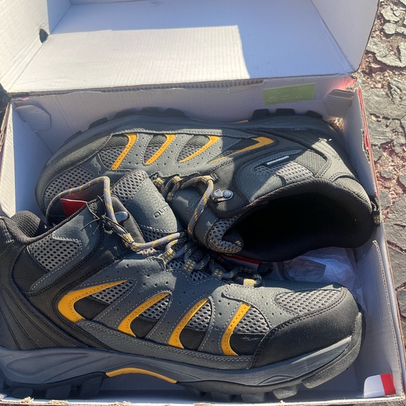 Brand new men’s and woman’s hiking shoes never been out of box!! - Picture 5 of 12